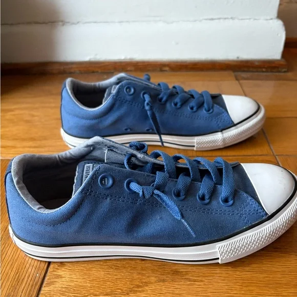 NWOT Unworn Blue Converse Sneakers - Picture 4 of 5